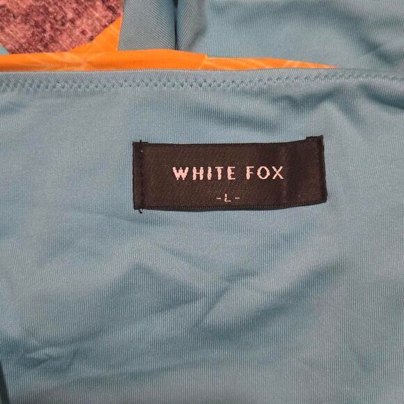 Super Cute White Fox Boutique Floral Halter Top - Picture 3 of 3